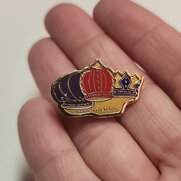 Triple Crown Worth Three Peating Lapel Pin Brooch Kentucky Derby - Picture 2 of 4